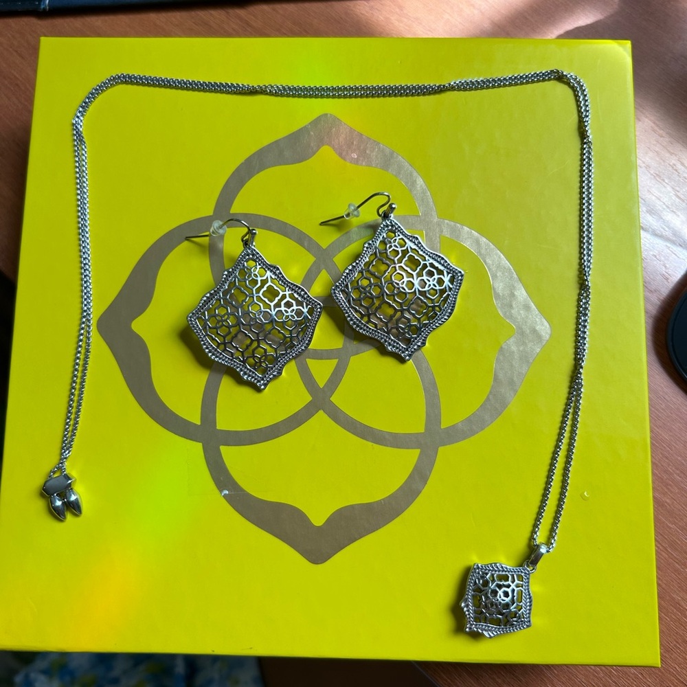 Beautiful filigree Kendra Scott set